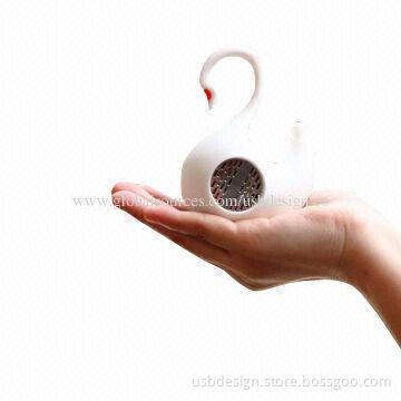 2014 Hot sell Bluetooth swan speaker